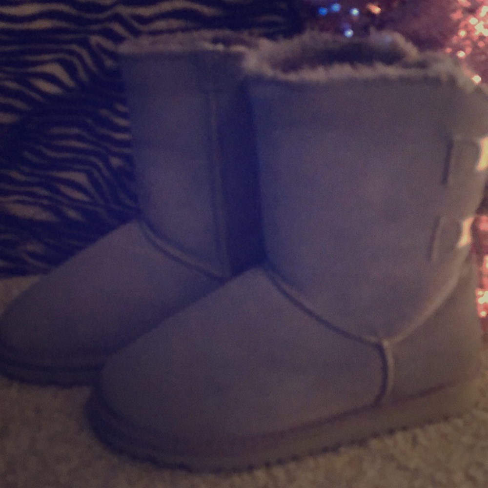 Grey bow ugg boots ❤️